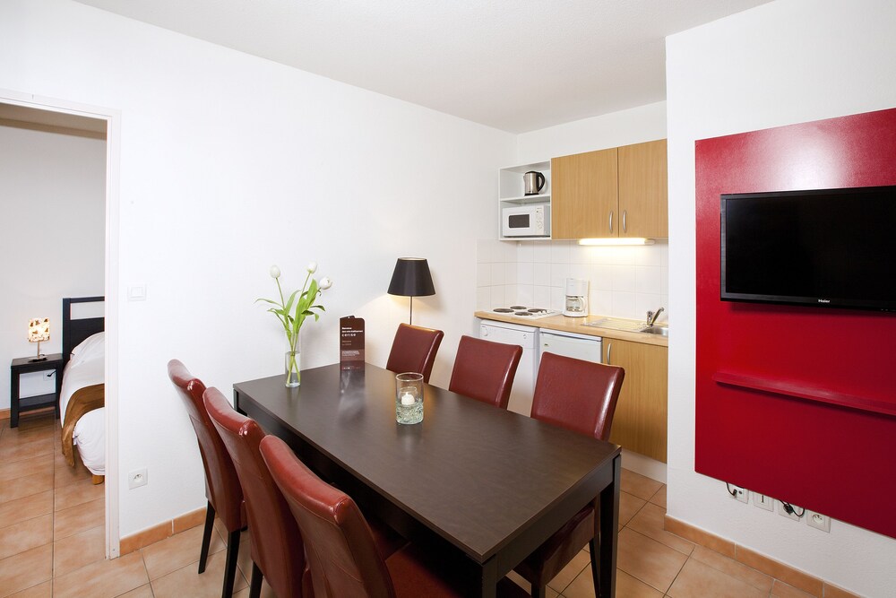Two Bedroom Apartment - Guestroom