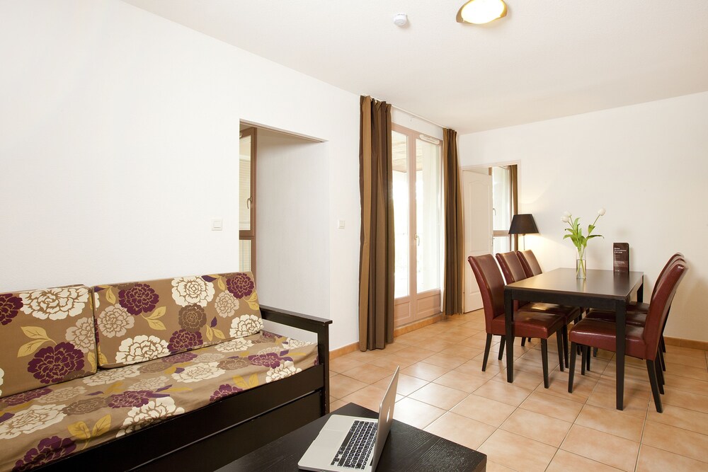 Two Bedroom Apartment - Guestroom