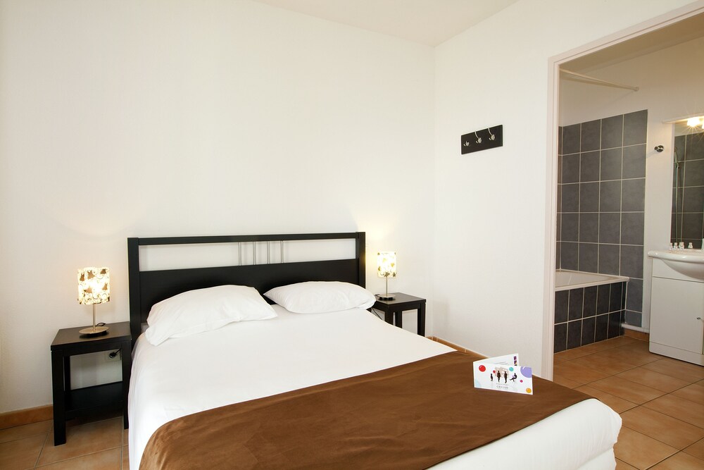 Two Bedroom Apartment - Guestroom