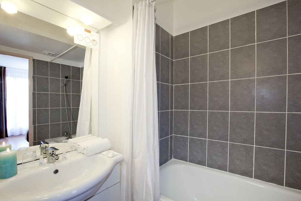 Studio, 1 Double Bed - Bathroom