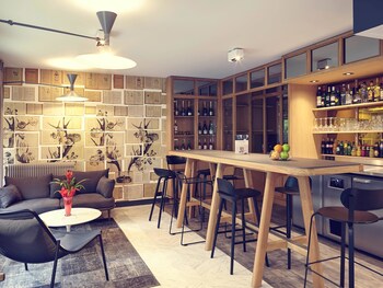 Hotel Lounge