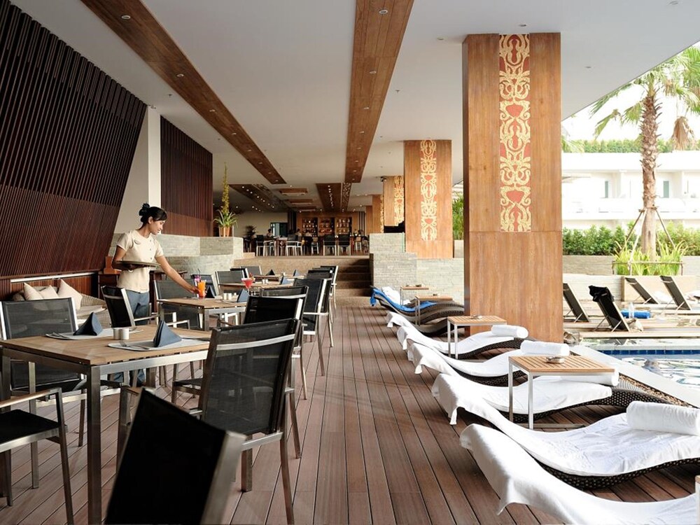 Poolside Bar