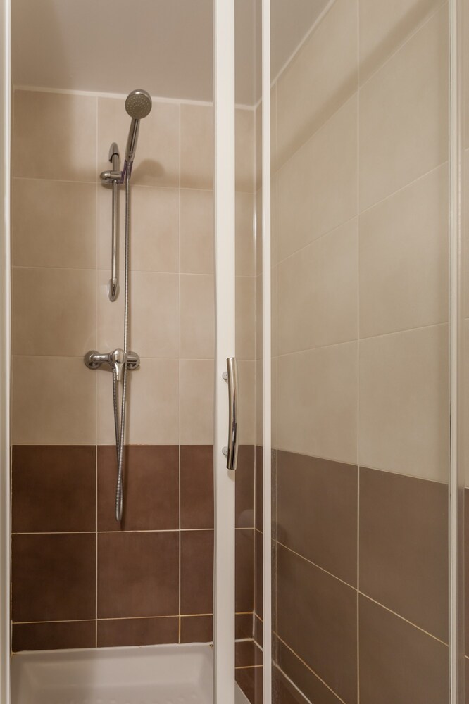 Douche de la salle de bain (3 pièces 6/7 pers. Duplex Standard)