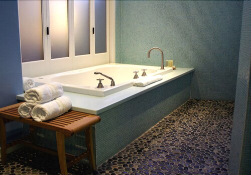 Jetted Tub