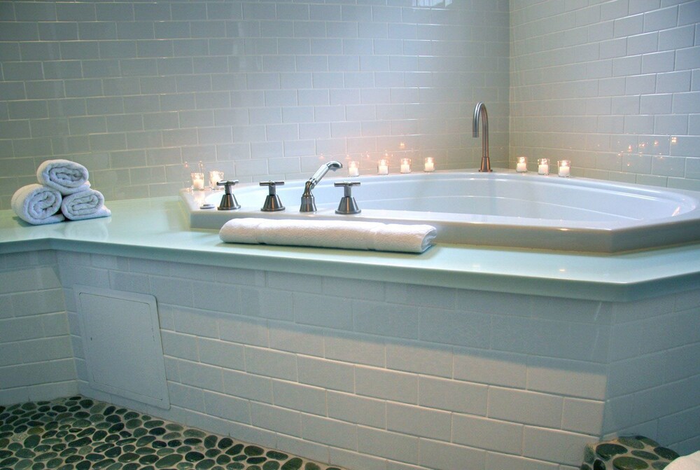 Jetted Tub