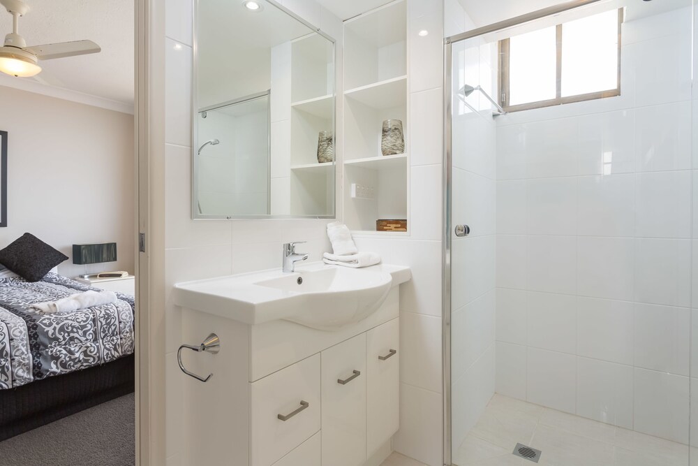 Apartment with Ocean View, 2 Bedroom - Bathroom