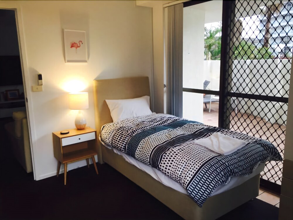 Standard Apartment, 2 Bedrooms, Garden View, Poolside - Guestroom