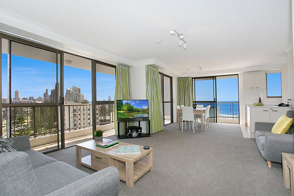 Apartment with Ocean View, 2 Bedroom - Living Room
