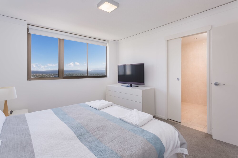 Luxury Penthouse, 3 Bedrooms, Accessible, Ocean View - Guestroom
