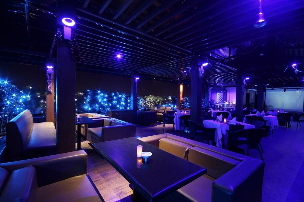 Poolside Bar