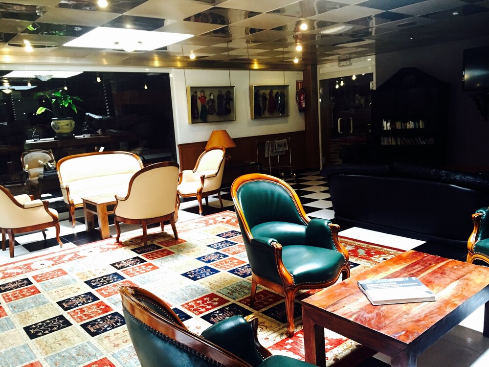 Hotel Lounge