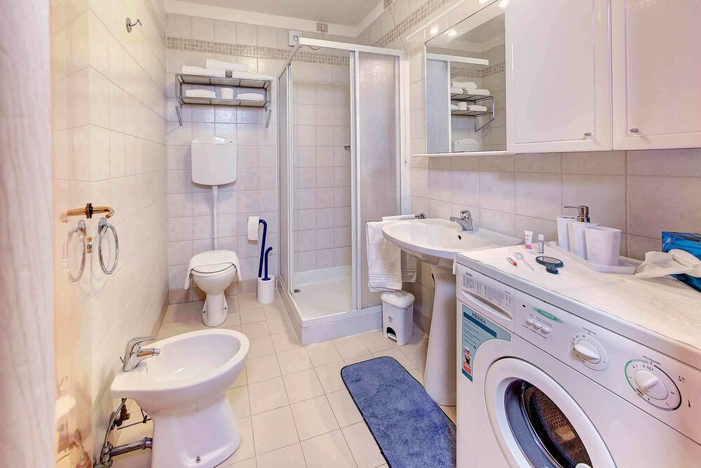 Standard Apartment - Bathroom