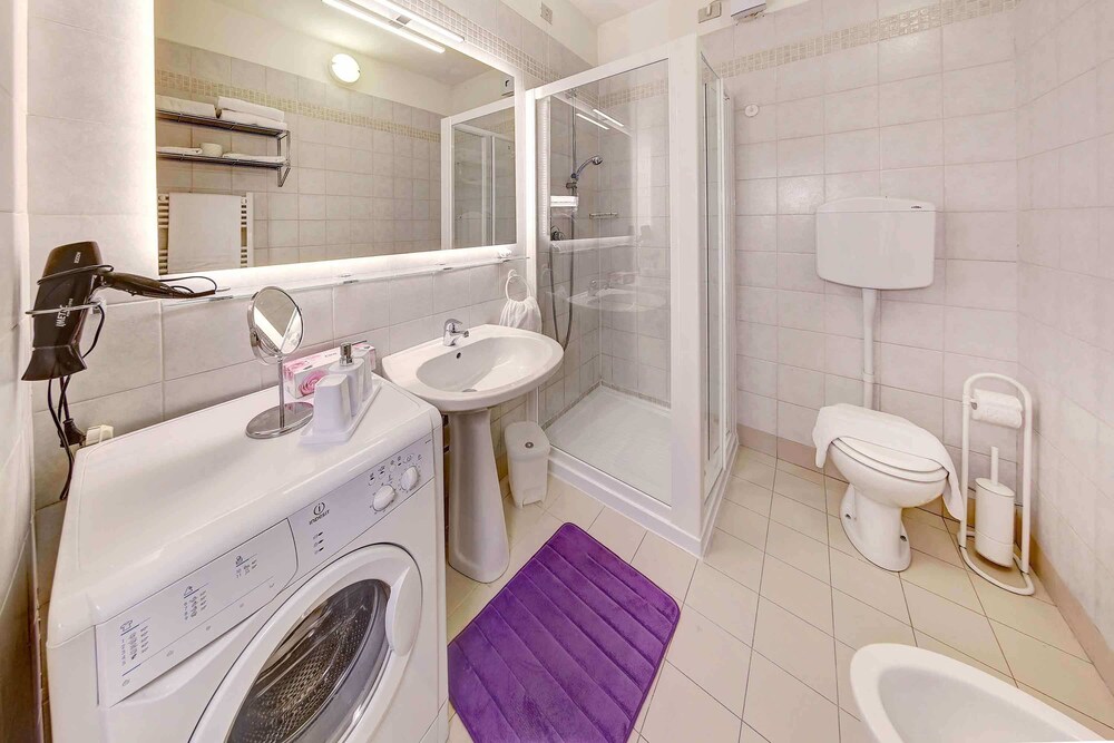 Family Apartment - Bathroom