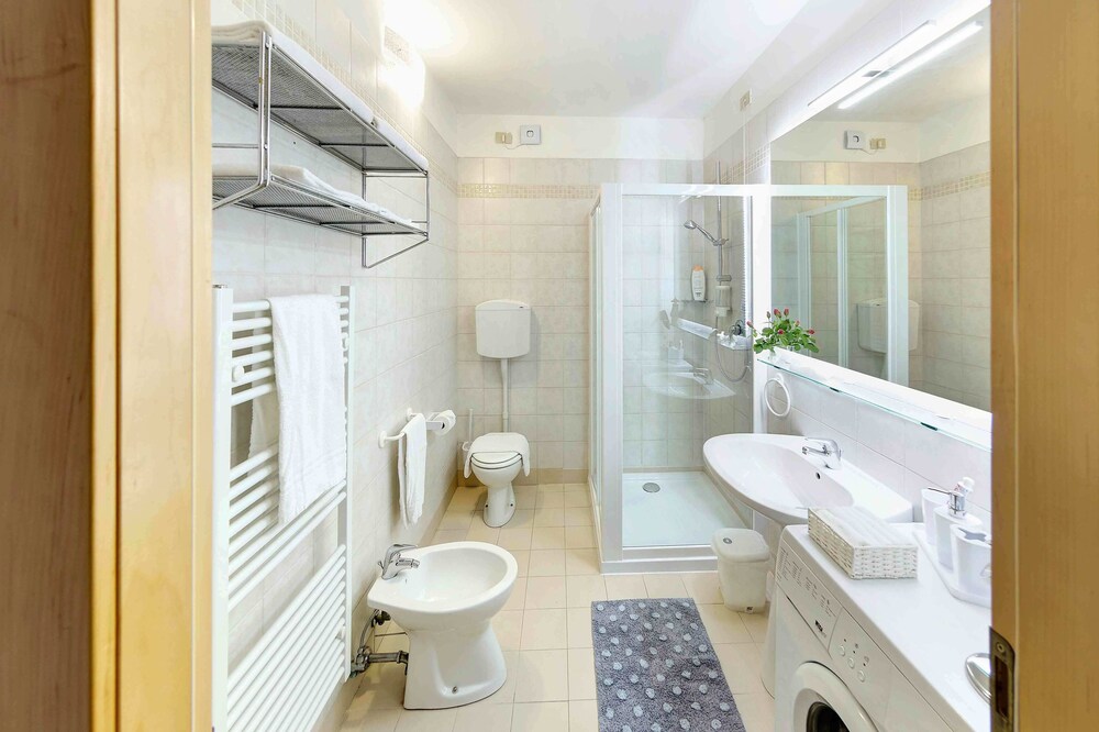 Deluxe Apartment - Bathroom