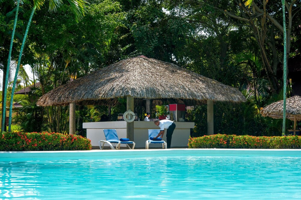 Poolside Bar