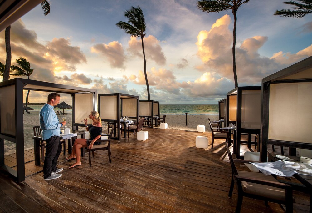 Couples Dining