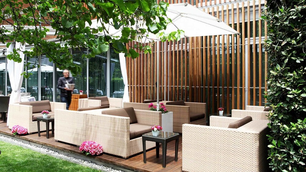 Hotel Bar