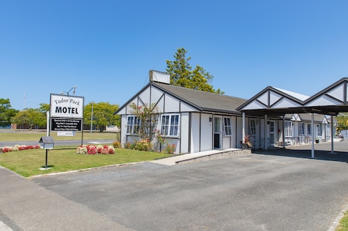 Tudor Park Motel