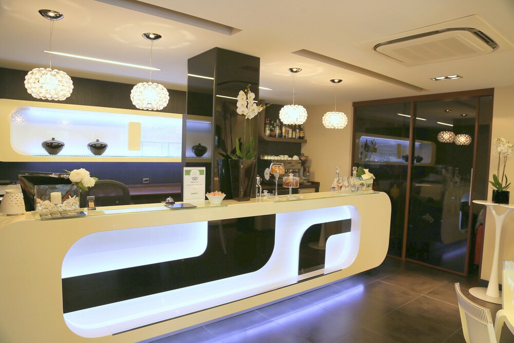 Check-in/Check-out Kiosk