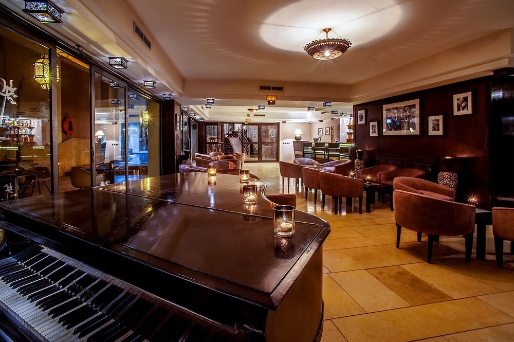 Hotel Lounge