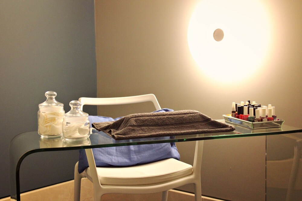 Nail Salon