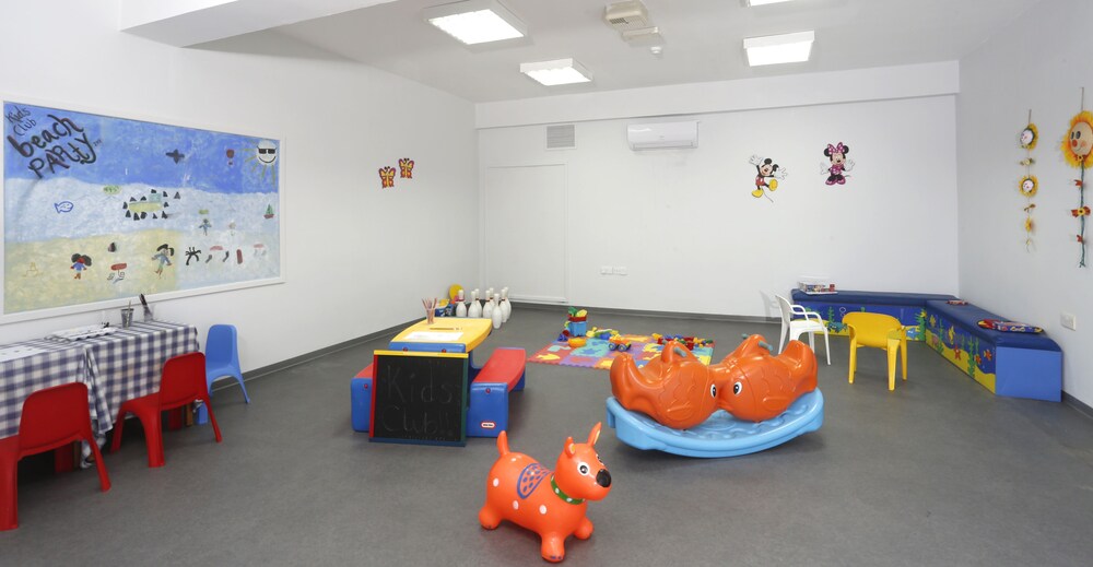 Zona de juegos infantil cubierta