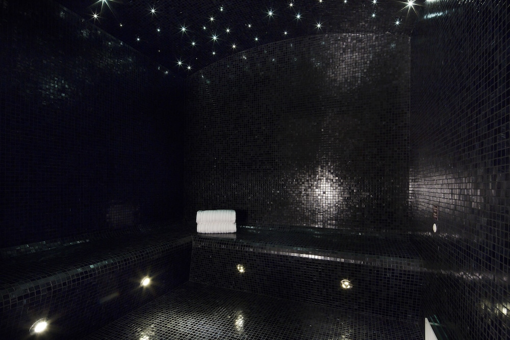 Steam room, Hotel Monge