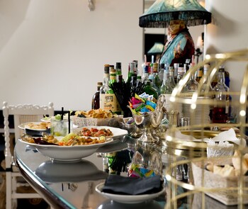 Hotel Bar
