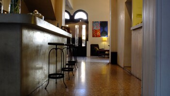 Hotel Bar