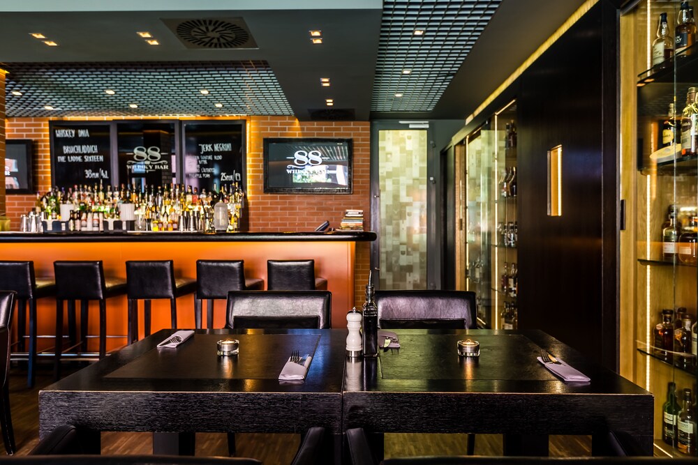 Hotel Bar