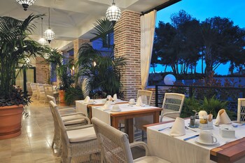 Food Court