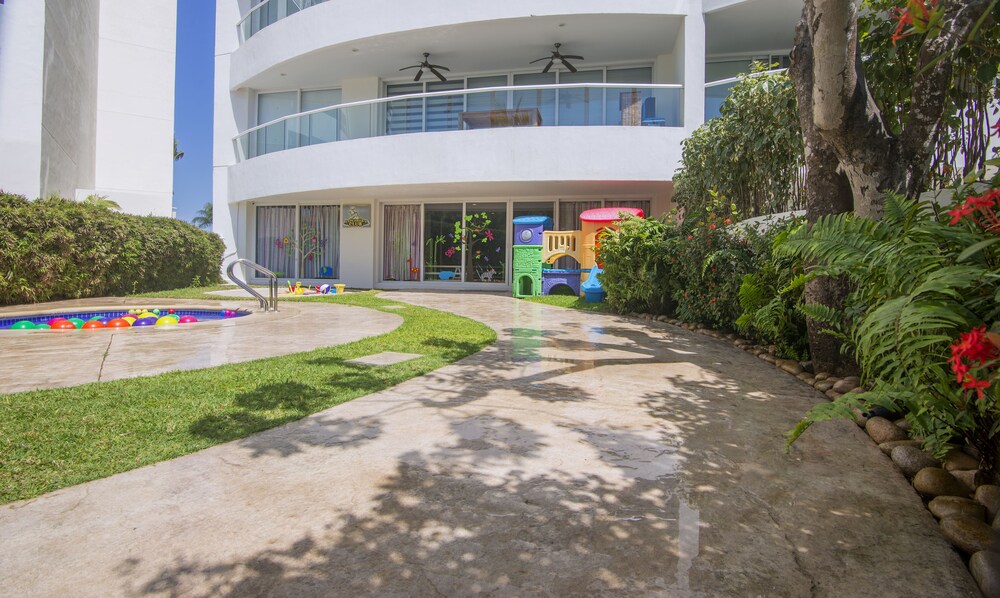 Zona de juegos infantil al aire libre