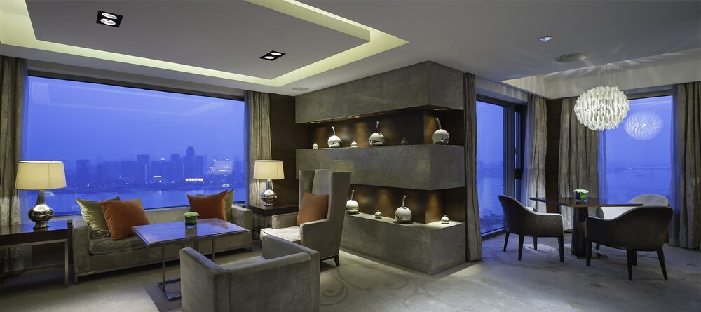 Hotel Lounge