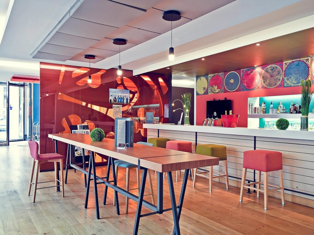 Hotel Bar