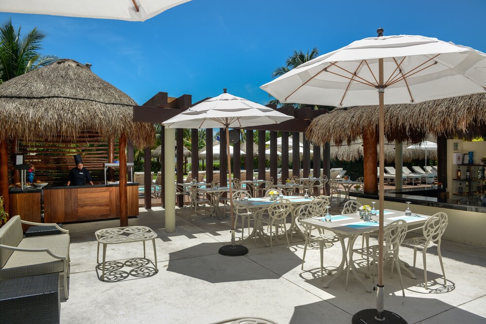 Poolside Bar