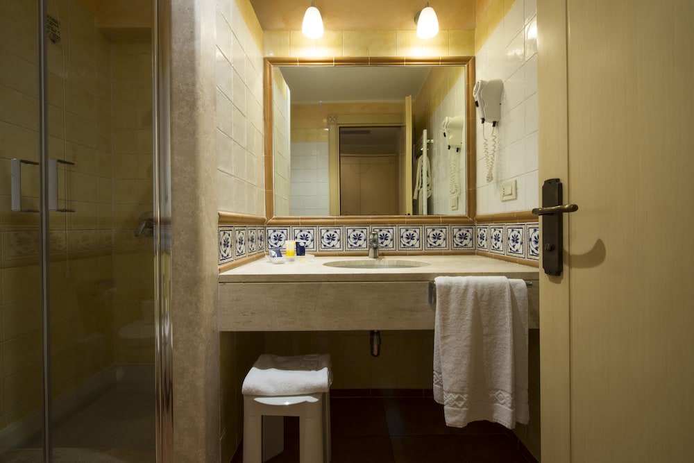 Double Room, 1 Double Bed, Patio, Garden Area - Guestroom