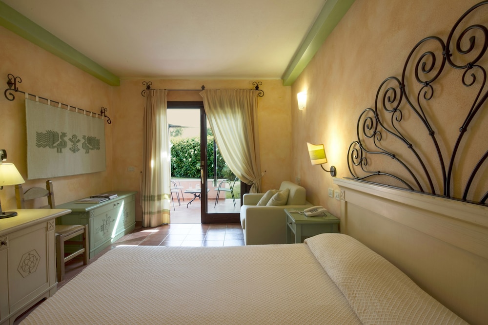 Triple Room, Patio, Garden View - Guestroom