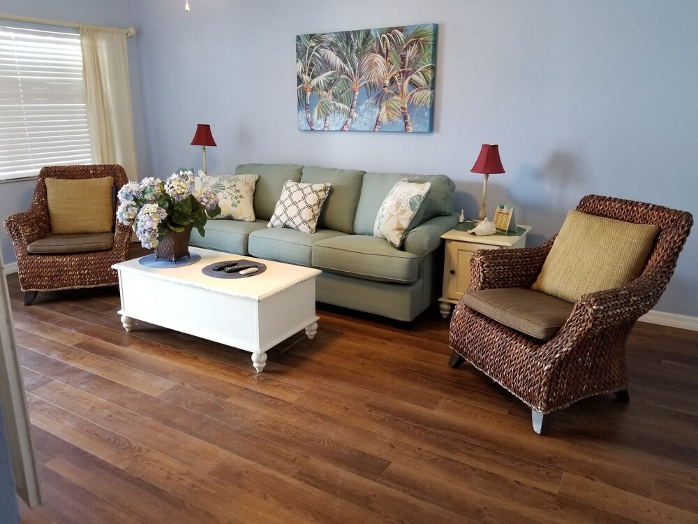 Condo, 1 Bedroom - Living Room