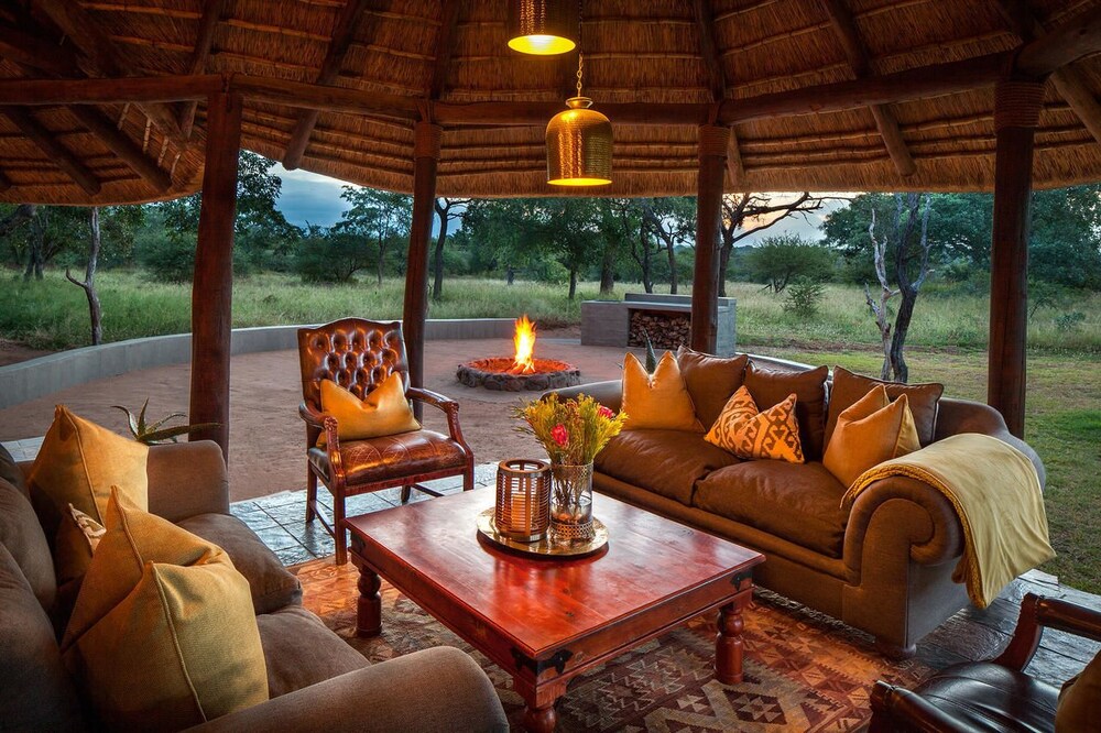 Hotel Lounge