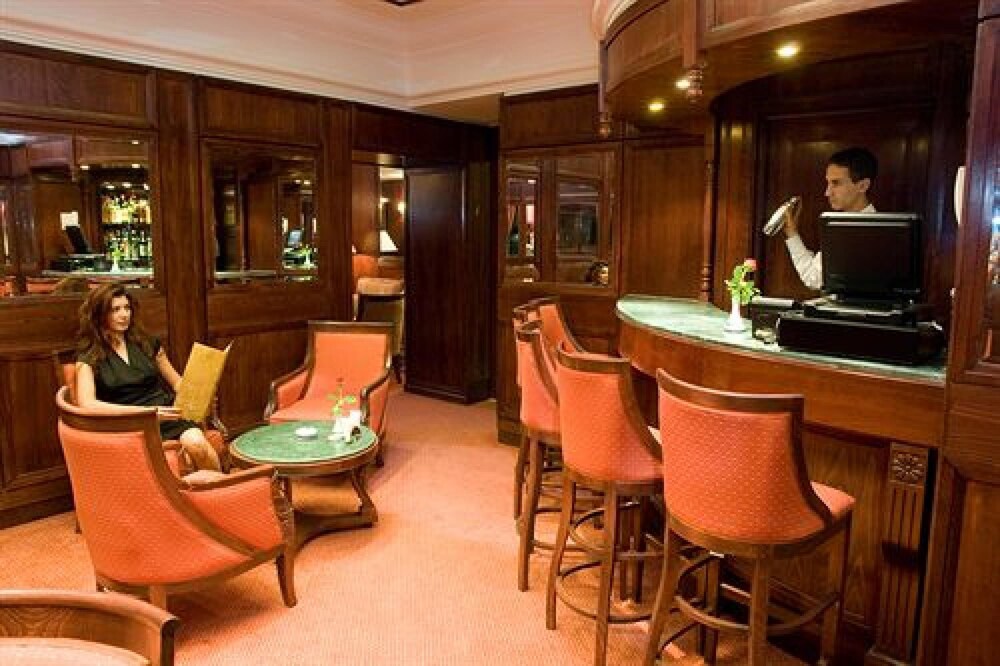 Hotel Bar