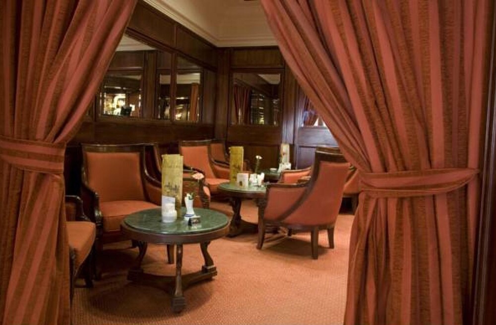 Hotel Bar
