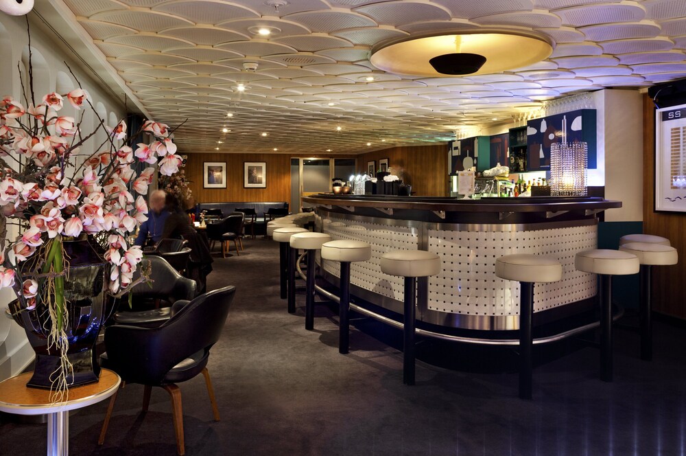 Hotel Bar
