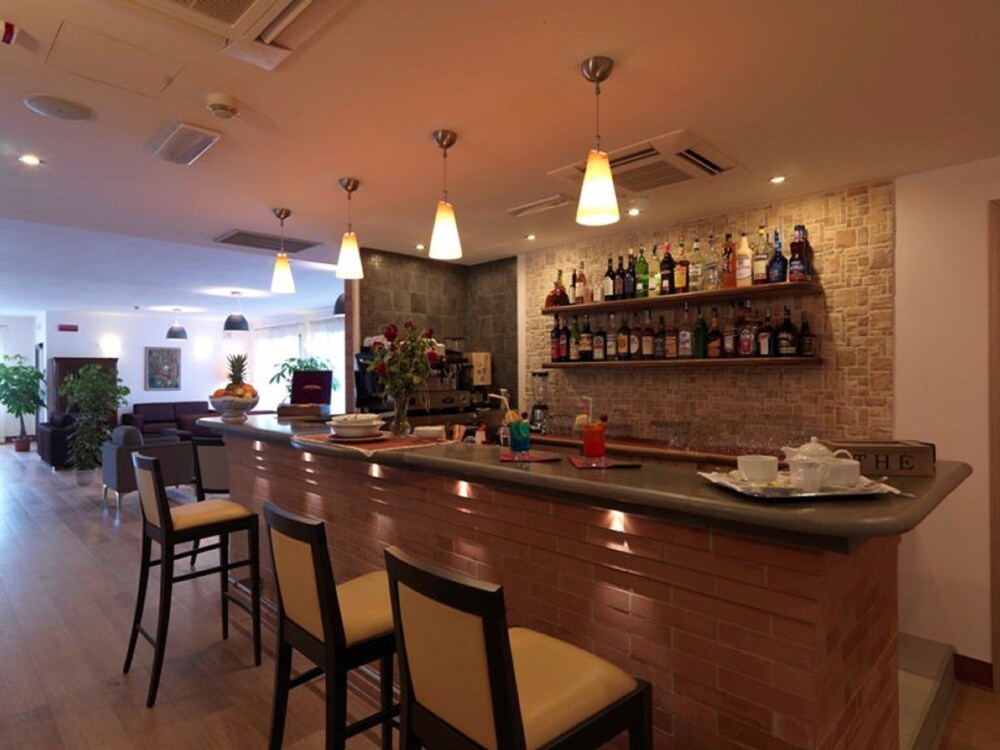Hotel Bar