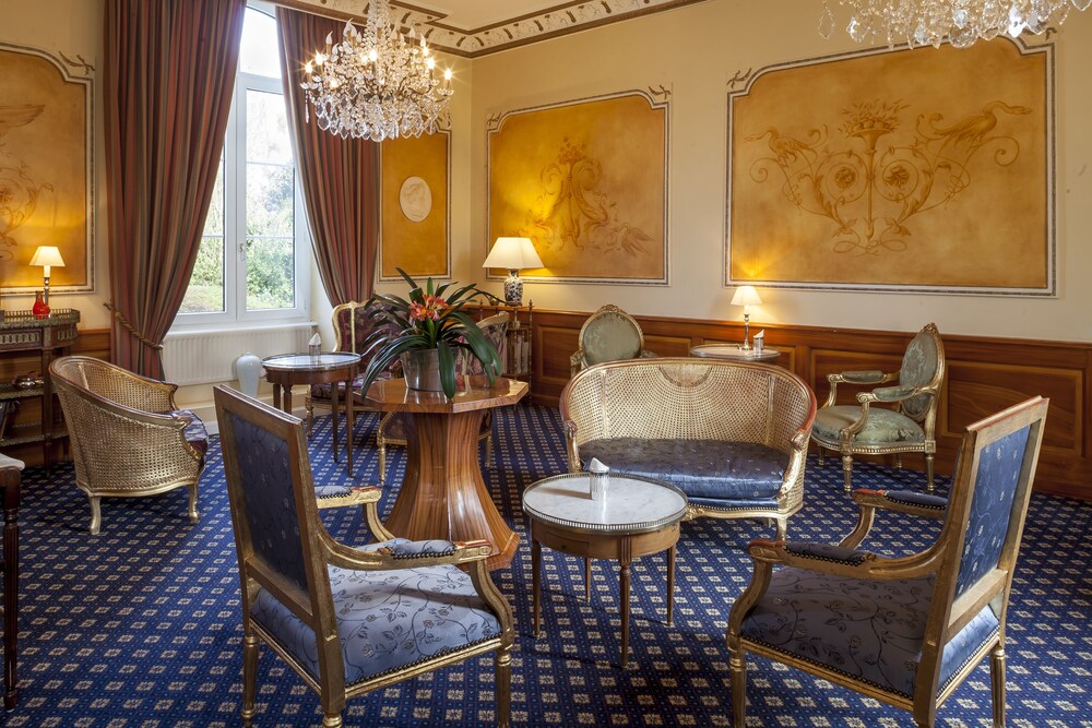 Hotel Lounge