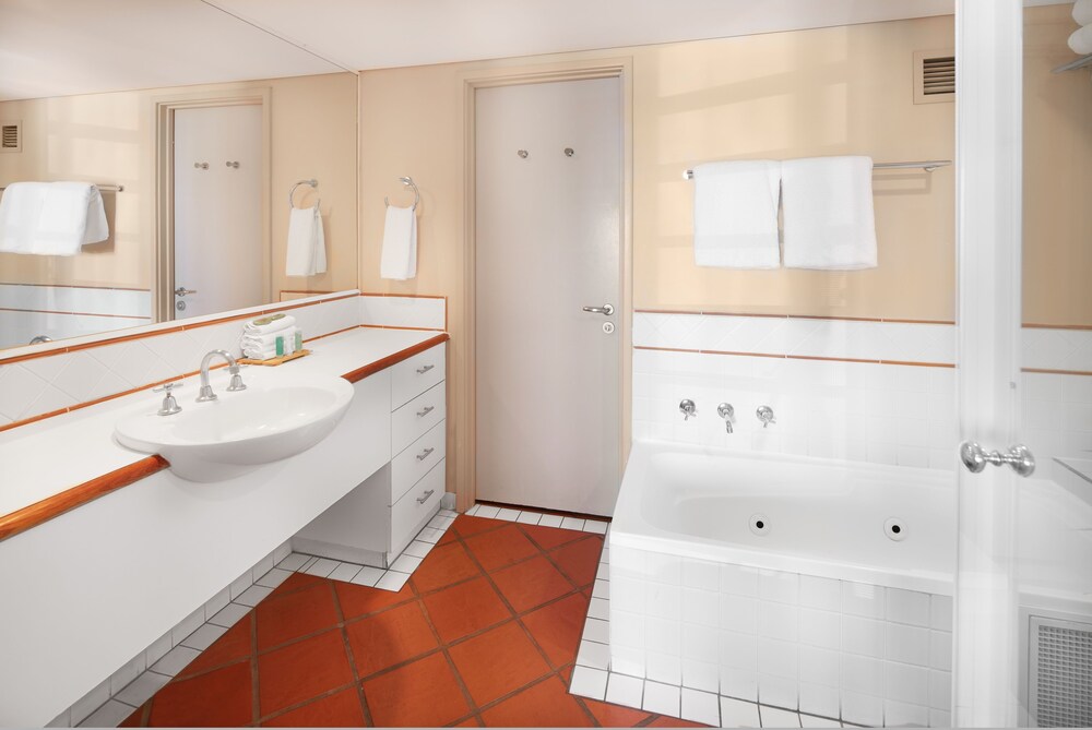 Seashells Two Bedroom Apartment - Bathroom