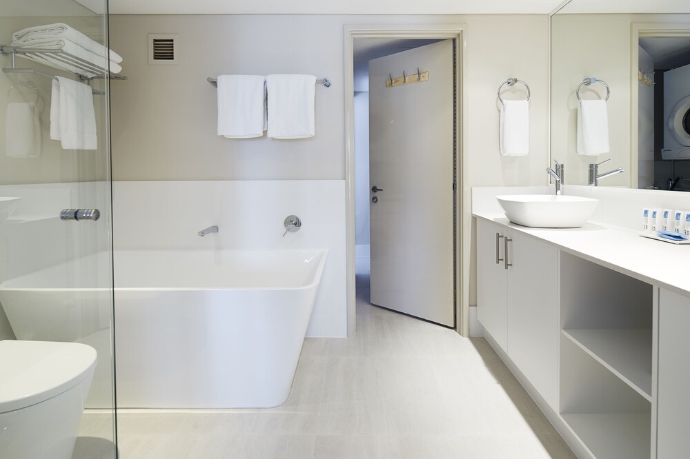 Seashells Two Bedroom Deluxe Apartment - Bathroom