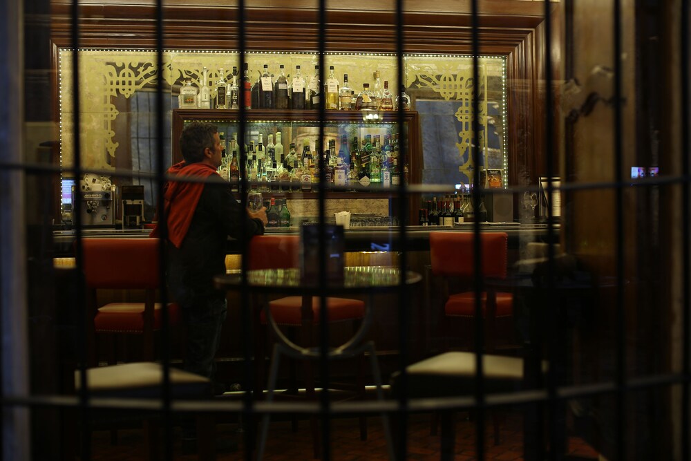 Hotel Bar