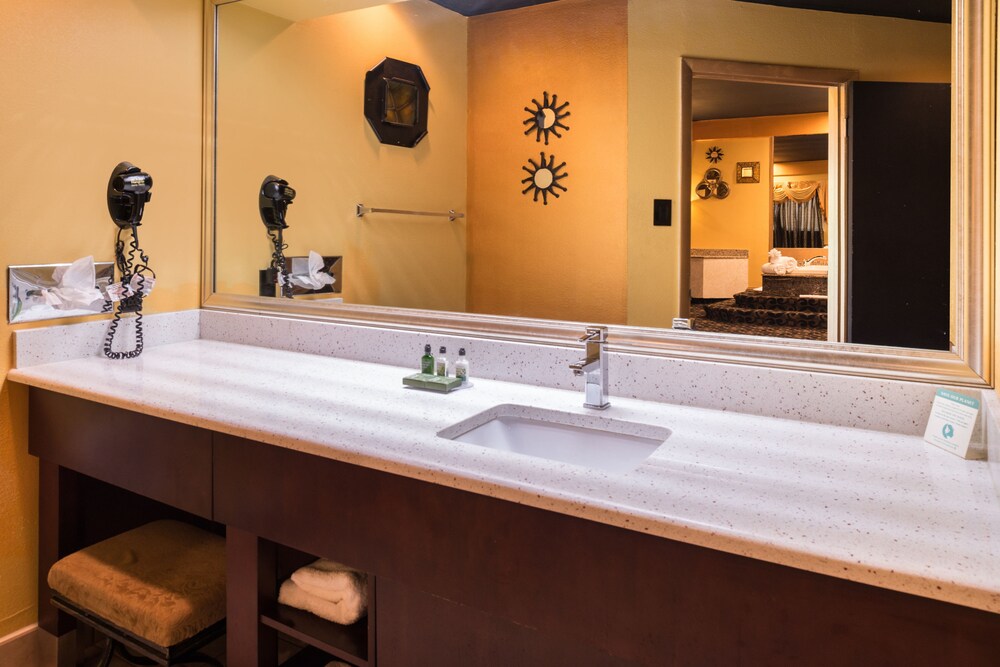 Bathroom, Inn of the Dove Romantic Suites with Jetted Tub & Fireplace