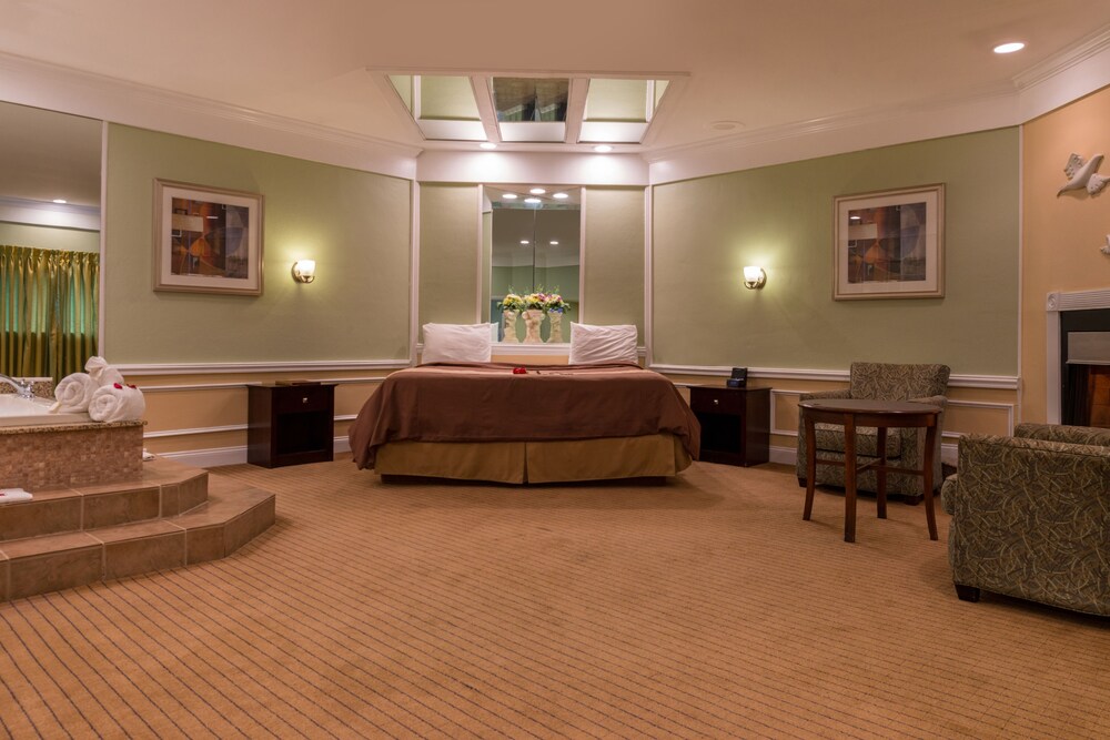 Room, Inn of the Dove Romantic Suites with Jetted Tub & Fireplace