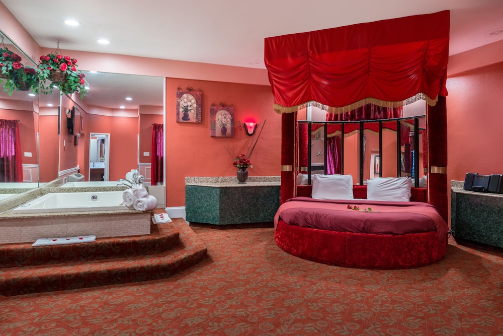 Room, Inn of the Dove Romantic Suites with Jetted Tub & Fireplace